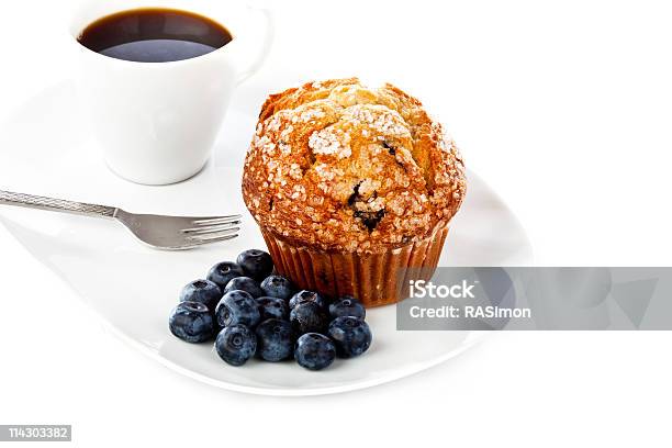 Muffin De Mirtilo E Café - Fotografias de stock e mais imagens de Fundo Branco - Fundo Branco, Muffin, Café - Bebida