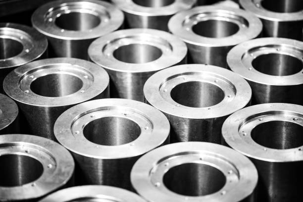 metallprodukte aus gießtechniken in der nähe - cnc vehicle part quality control industry stock-fotos und bilder