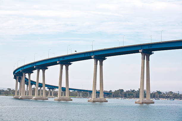 мост коронадо (горизонтально ориентации - coronado bay bridge стоковые фото и изображения