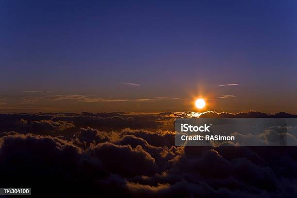 Zachód Słońca W Haleakala - zdjęcia stockowe i więcej obrazów Aura - Aura, Bez ludzi, Chmura