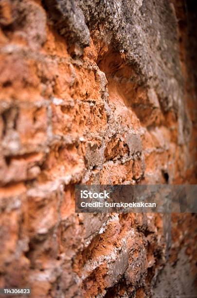 Photo libre de droit de Broken Mur De Briques En Turquie Istanbul banque d'images et plus d'images libres de droit de A l'abandon - A l'abandon, Absence, Brique