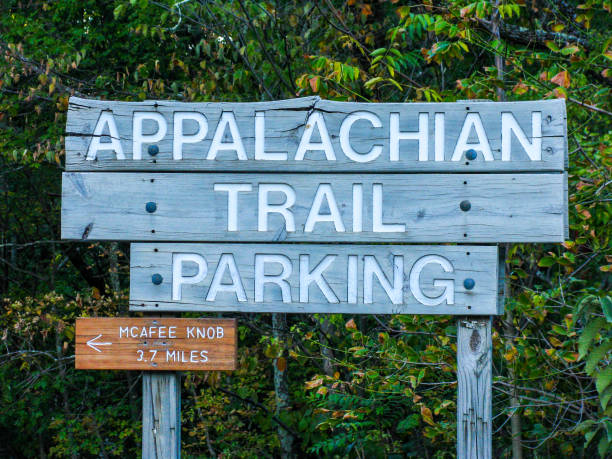 istock Appalachian Trail Footpath Hiking Sign 1143074359