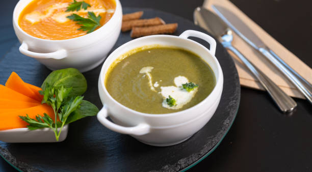 bowl of tasty broccoli and spinach soup - portion pumpkin vegetable black imagens e fotografias de stock