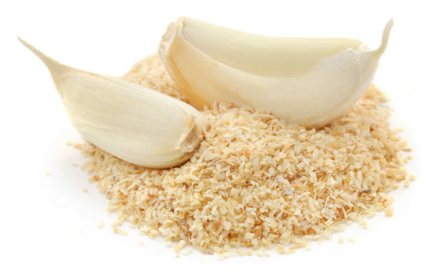 istock Garlic powder with bulbs 1143090034
