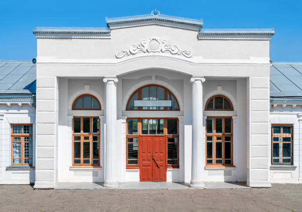 istock Old suburban office building with an empty signboard 1143093605