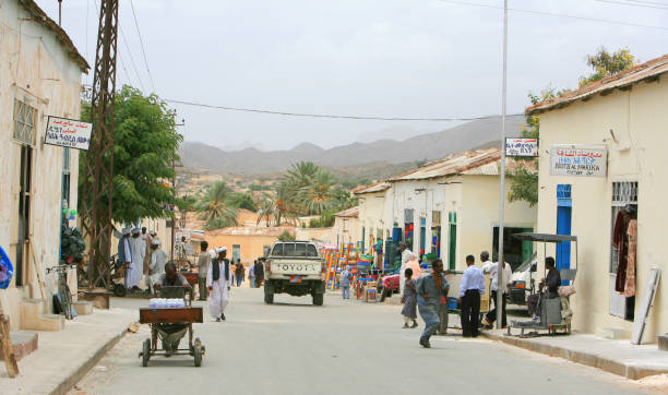 Local villagers and customers in Keren market, Eritrea Keren, Eritrea – Mai 10, 2011: Local villagers and customers in Keren market, Eritrea. Keren is a village almost 100 km northwest of Asmara (the capital city), home to the Bilen and Tigra people and surrounded by seven hills from which the city name derives. Keren is best-known for its historic Monday and Camel markets. eritrea stock pictures, royalty-free photos & images