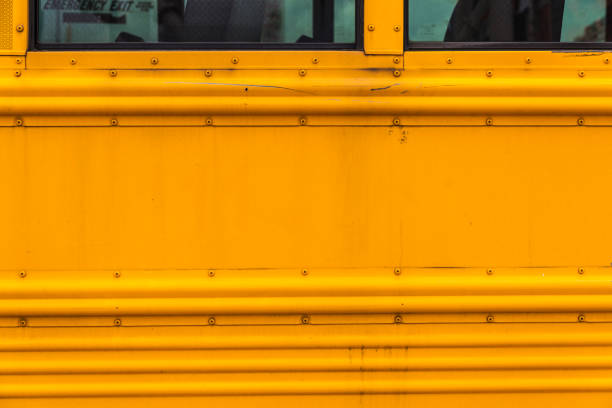 stary żółty autobus szkolny w: nowy jork, stany zjednoczone - old paintwork obrazy zdjęcia i obrazy z banku zdjęć