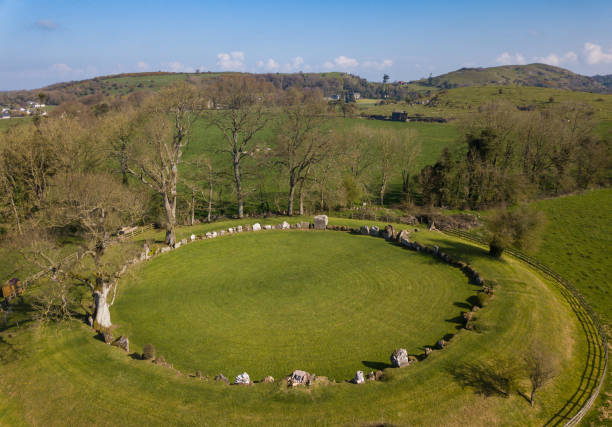 colpo aereo di grange stone circle. - stone circle foto e immagini stock