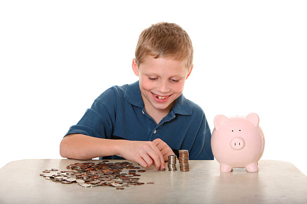 menino contando moedas - coin stacking nickel penny - fotografias e filmes do acervo