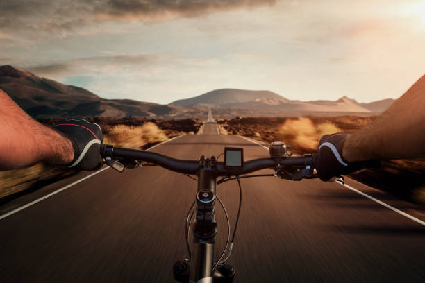 jazda na rowerze - personal perspective mountain biking mountain bike cycling zdjęcia i obrazy z banku zdjęć