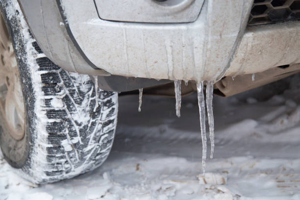 istock Winter operation of the car. 1143108396