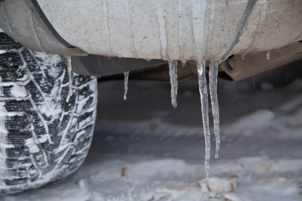 istock Winter operation of the car. 1143108420