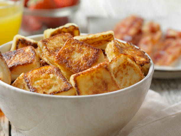 Crispy French Toast Bites with Maple Syrup Crispy French Toast Bites with Maple Syrup french toast bacon bread butter stock pictures, royalty-free photos & images