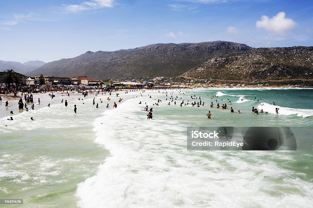 Летом Пляж толпы - Стоковые фото Пляж роялти-фри