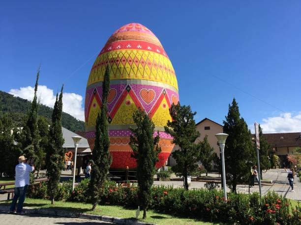 Pomerode-Brazil Pomerode, Santa Catarina, Brazil - April 09, 2019: Image of people and the Guiness World Record Easter Egg from the artists Silvana Pujol and João Siqueira with the Record Holder for the world's largest decorated Easter egg in 2019 located in Pomerode, Santa Catarina state - Brazil guinness photos stock pictures, royalty-free photos & images