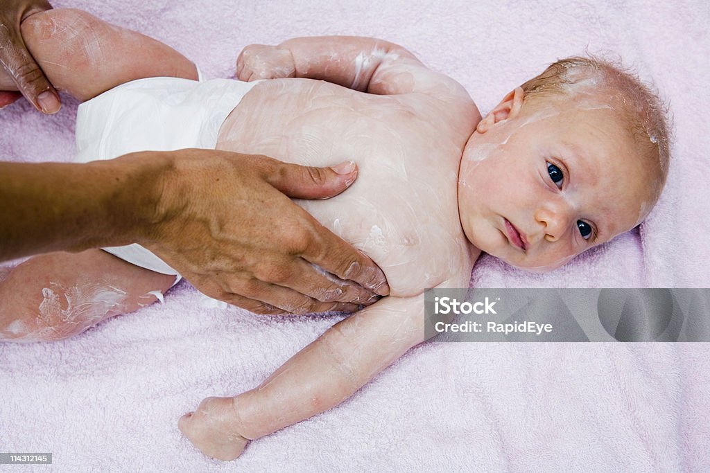 Hydratant pour bébé - Photo de Bébé libre de droits