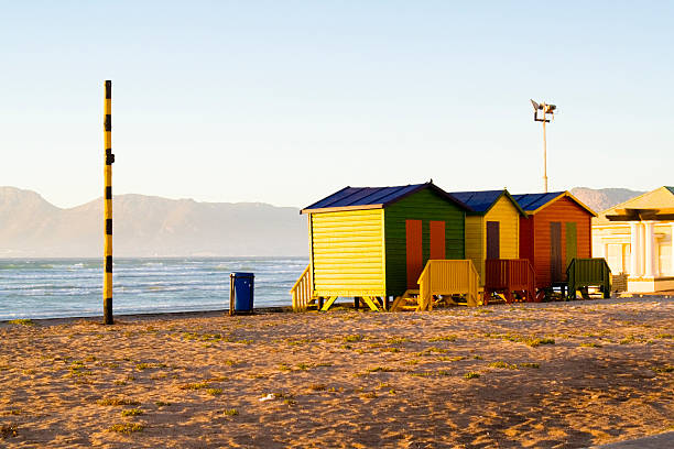 네이선거리의 헛 (hut) 에서의 운용에 적합 - cape town beach hut multi colored 뉴스 사진 이미지