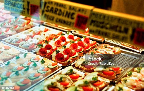 Delikatesy Wiedeń Austria - zdjęcia stockowe i więcej obrazów Mała kanapka - Mała kanapka, Austria, Bez ludzi