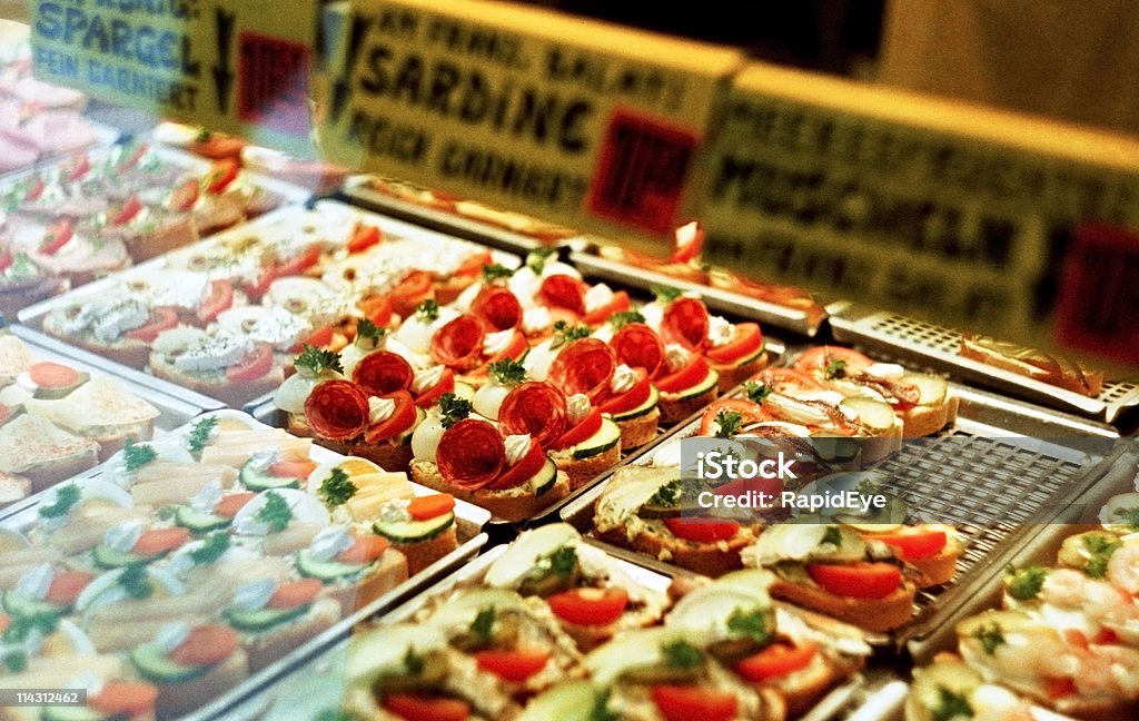 Delicatessen, Viena, Áustria - Foto de stock de Canapé royalty-free