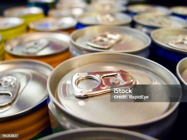 Latas - Fotografias de stock e mais imagens de Abridor com Anel - Abridor com Anel, Bebida Fresca, Fotografia - Imagem