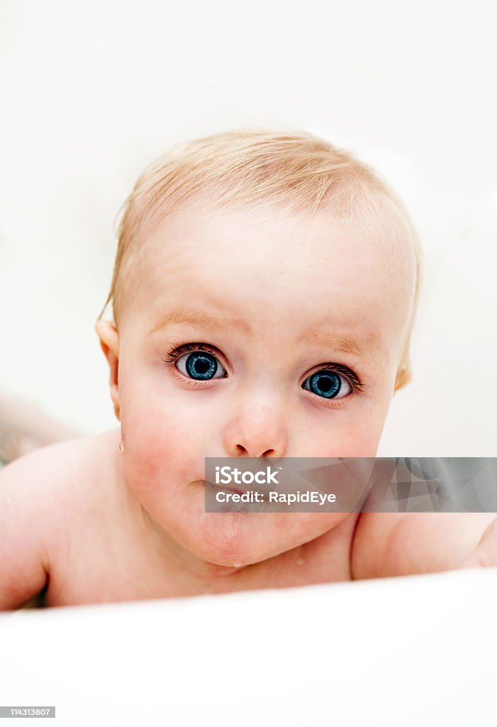 Bebê na banheira - Foto de stock de 6-11 meses royalty-free