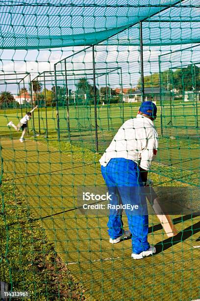 Pratica Di Cricket - Fotografie stock e altre immagini di Cricket - Cricket, Rete sportiva, Praticare