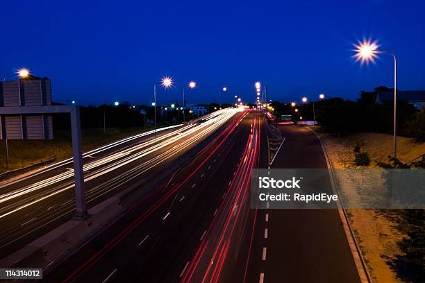 Foto de Noite A Highway e mais fotos de stock de Autoestrada - Autoestrada, Carro, Cidade