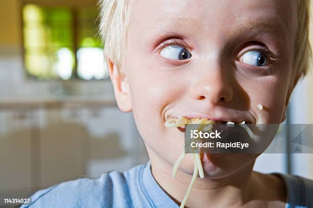 Spaghetti Gesicht Stockfoto und mehr Bilder von Voll - Voll, Essen - Mund benutzen, Kind