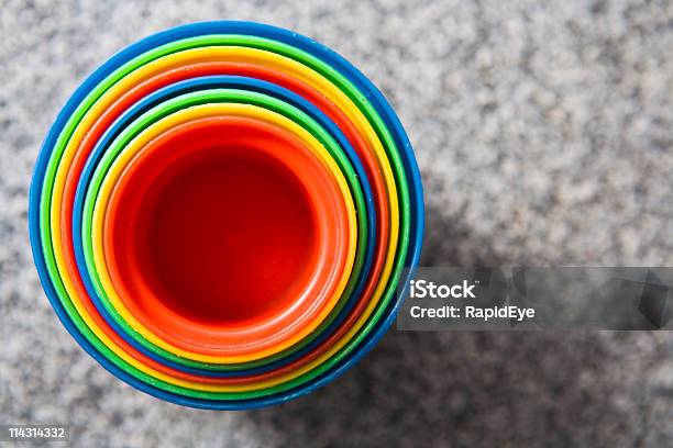 Spielzeugplastikbecher Stockfoto und mehr Bilder von Behälter - Behälter, Blau, Bunt - Farbton