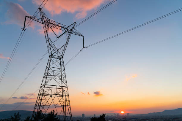 電力線に沈む夕日 - steel cable fuel and power generation power power supply ストックフォトと画像