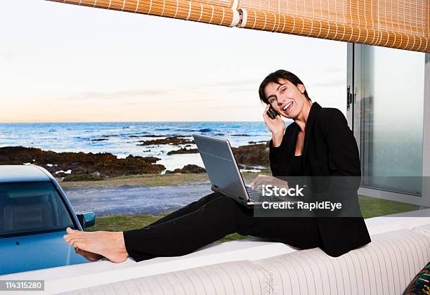 Foto de Feliz Teleworker e mais fotos de stock de Trabalhar à distância - Trabalhar à distância, Litoral, Mar