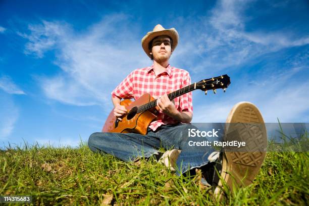 Paísguitarrista - Fotografias de stock e mais imagens de Azul - Azul, Brincar, Céu