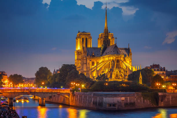 istock Notre Dame de Paris at night 1143172940