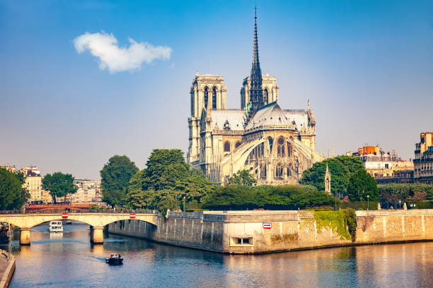 istock Notre Dame de Paris, France 1143172955