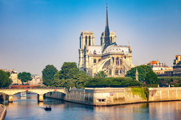 istock Notre Dame de Paris, France 1143172957