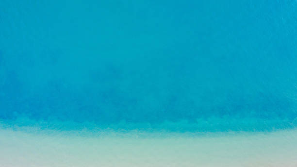 istock Shade emerald blue water and wave foam on tropical sea 1143189345