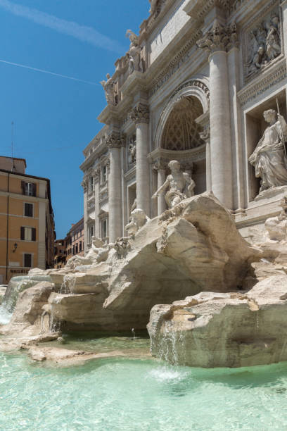 イタリア・ローマ市のトレヴィの泉 (フォンタナ・ディ・トレビ) の絶景 - trevi fountain rome fountain panoramic ストックフォトと画像