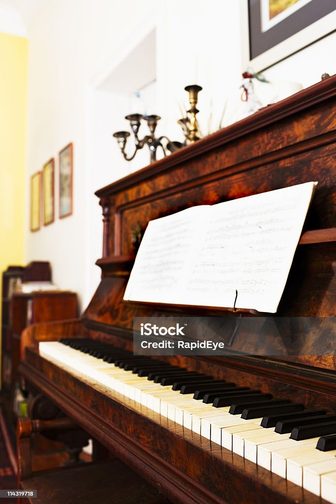 Grand piano antigo - Foto de stock de Beleza royalty-free