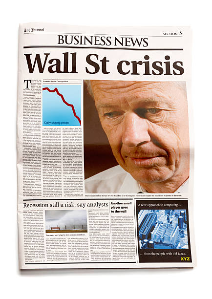 journal: crise wall st - newspaper headline newspaper wall street finance photos et images de collection