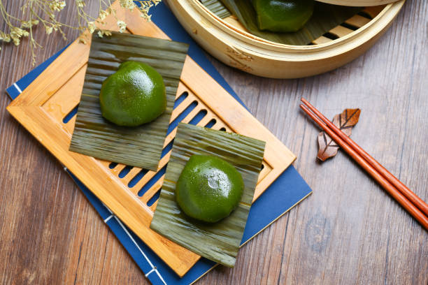 中國傳統清明節美食綠色飯團 - 清明節 個照片及圖片檔
