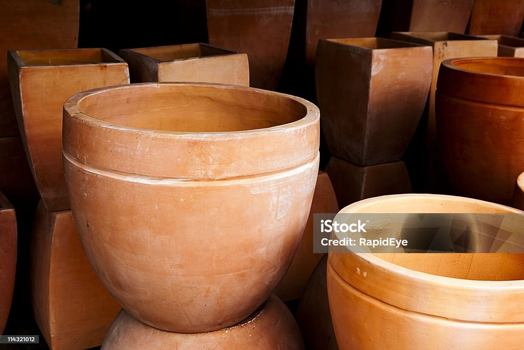 Терракота plant pots - Стоковые фото Горшок для цветов роялти-фри