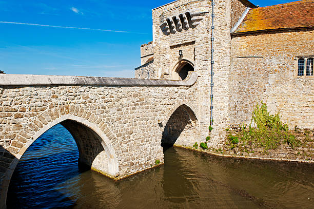リーズ城の kent - kent leeds castle castle moat ストックフォトと画像