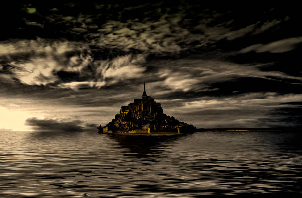 istock Mont Saint Michel in the sunrise 1143218782