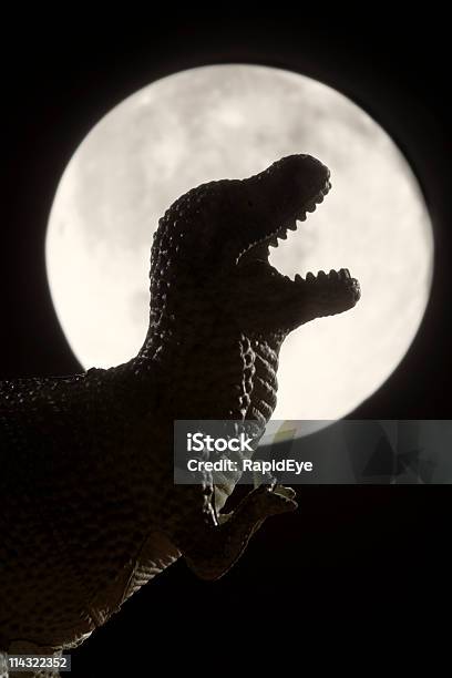 Динозавр Moon — стоковые фотографии и другие картинки Вертикальный - Вертикальный, Вымерший, Гнев