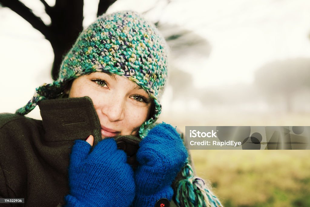 Foggy garota de inverno - Foto de stock de 20 Anos royalty-free