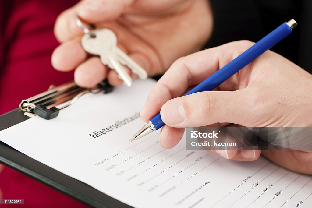 Assinatura contrato de inquilinos - Foto de stock de Adulto royalty-free