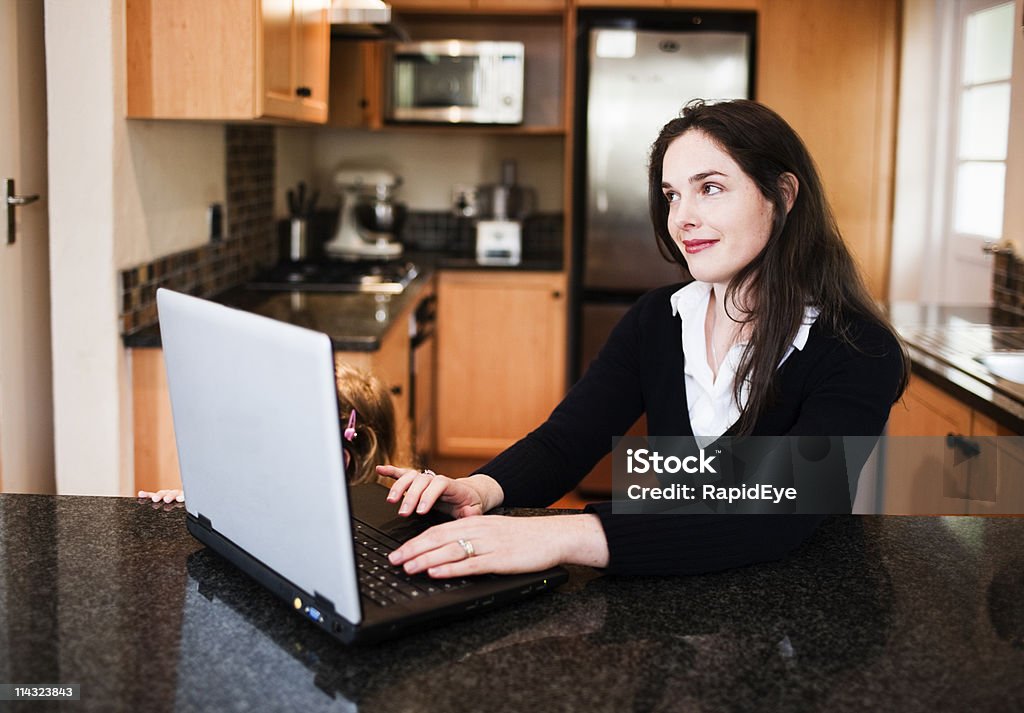 Mulher com laptop - Foto de stock de 30 Anos royalty-free