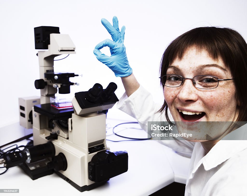 Tecnología. de laboratorio - Foto de stock de Mirar libre de derechos