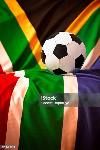 サッカー ボールとの南アフリカ共和国の旗 - 2010年のストックフォトや画像を多数ご用意 - 2010年, アウトフォーカス, アフリカ