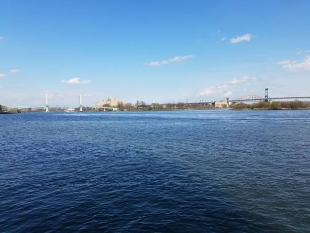 istock Daytime river view of bridges to Queens 1143246711